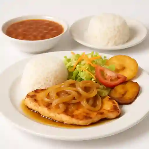 Filete pollo encebollado