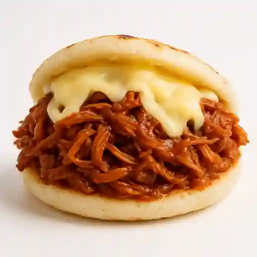 Arepa con Carne Desmechada