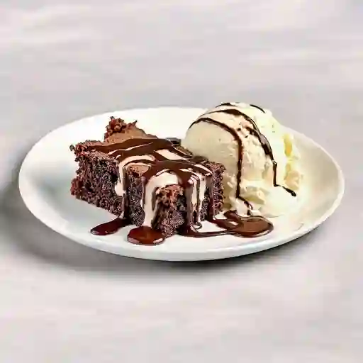 Brownie con Helado y Salsa