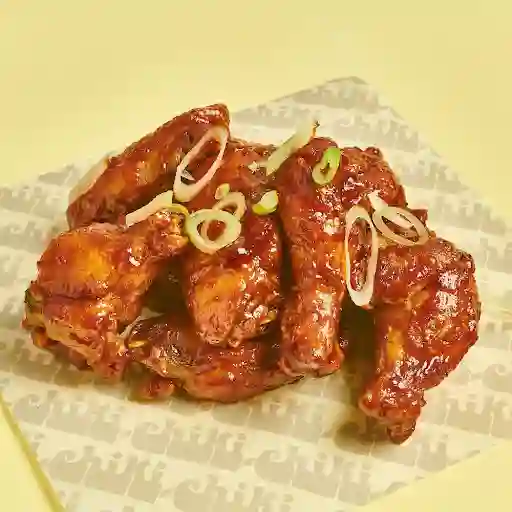 Chicken Wings Con Korean Hot Sauce