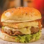 2X1 Queen Burger + Gaseosa
