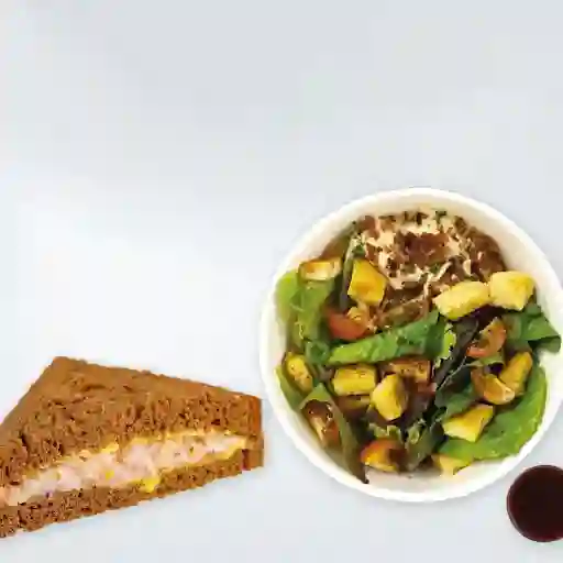 Combo Ensalada Y Triángulo De Sándwich