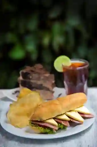 Sándwich De Jamón Y Queso