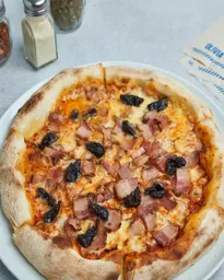 Pizza Tocineta Y Ciruelas