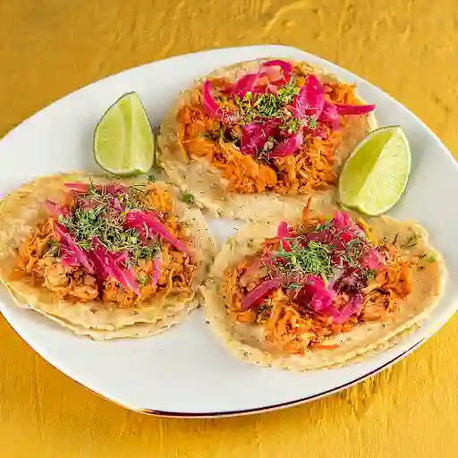 Tres Tacos De Cochinita