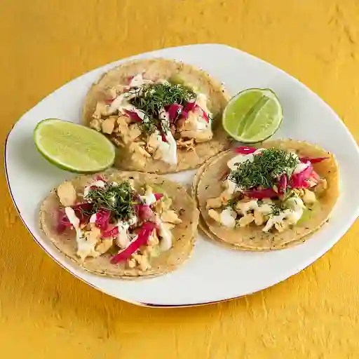 Tres Tacos Tinga De Pollo
