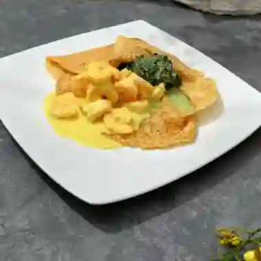 Crepe De Camarones Espinaca Curry