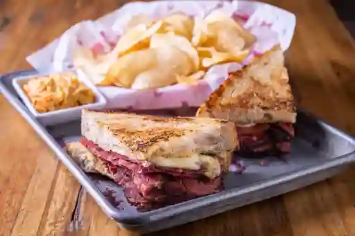 Sánduche Pastrami