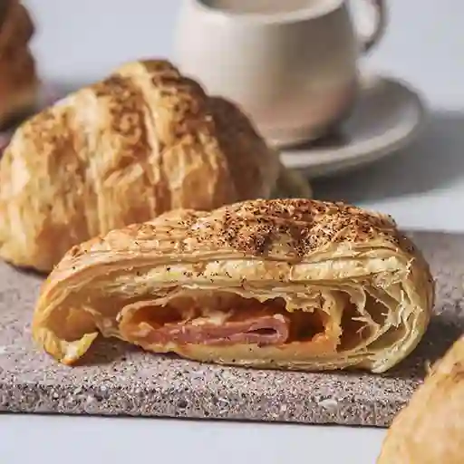 Croissant De Jamón Y Queso