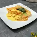 Crepe Camarones con Espinaca Al Curry