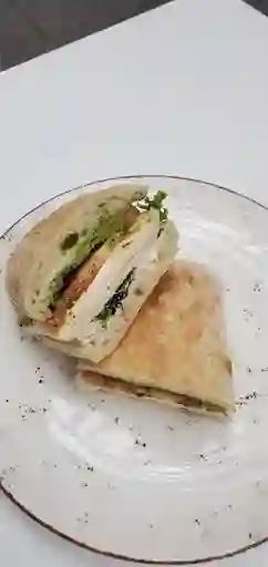 Sándwich Pollo, Mozzarella y Pesto