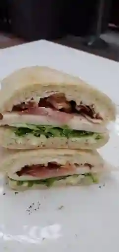 Sándwich Pollo y Bacon