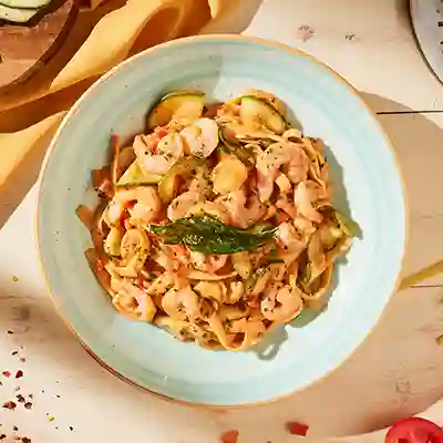 Fettuccine Con Camarones