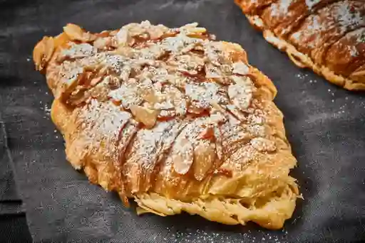 Croissant De Almendras