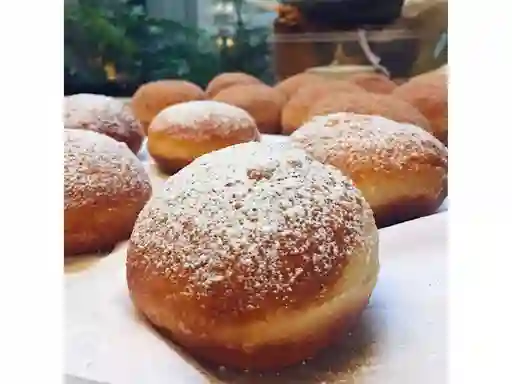 Donut De Crema Pastelera