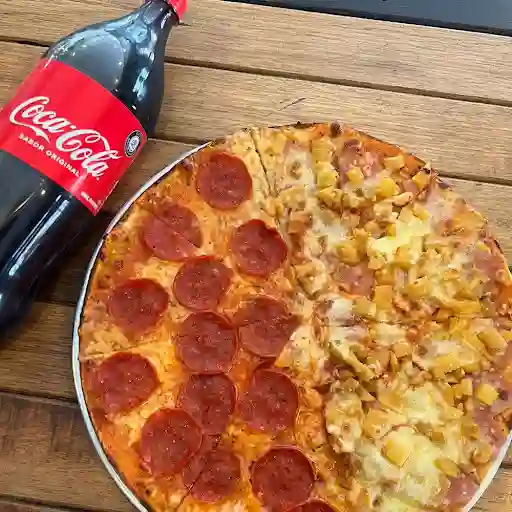 Combo 1/2 Hawaiana 1/2 Pepperoni.