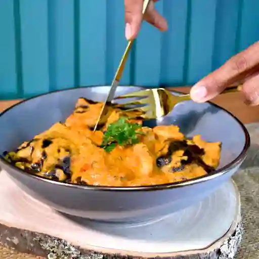 Ravioli Al Salmone In Salsa Di Gamberi