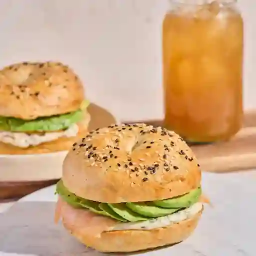 Bagel De Salmón Y Aguacate