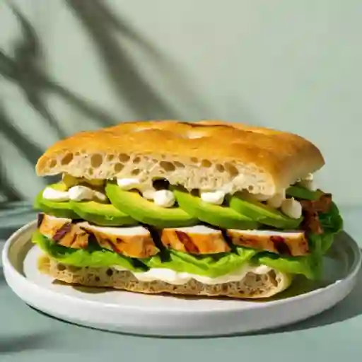 Sandwich De Pollo Y Aguacate