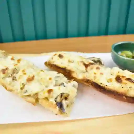 Baguette Pizza Pollo Con Champiñones