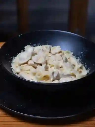 Fetuccine Alfredo Con Pollo