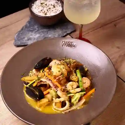 Saltado De Mariscos  Nikkei