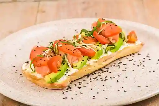 Tostada De Salmón Y Aguacate