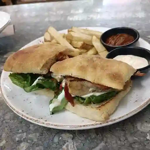 Sanduche De Hummus Y Berenjenas