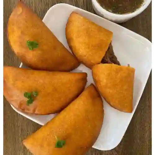 Empanada De Carne Desmechada