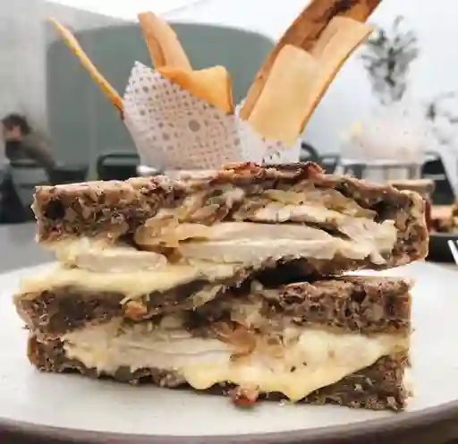 Sándwich Pavo, Queso & Aioli