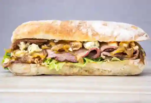 Sánduche Roastbeef Y Queso Azul