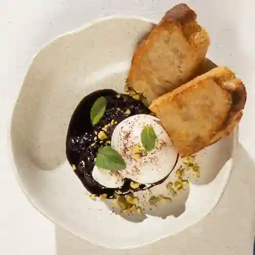 Burrata Con Pistachos Y Mermelada
