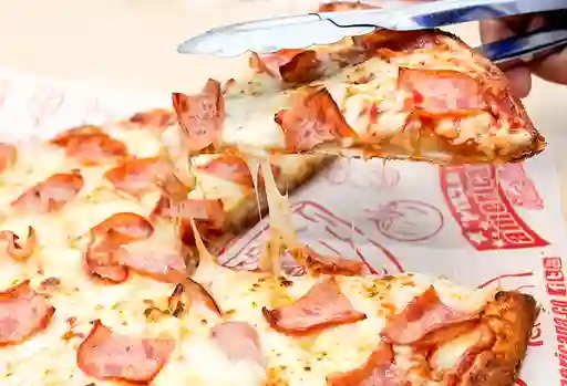 Pizza Jamón Y Queso Mediana