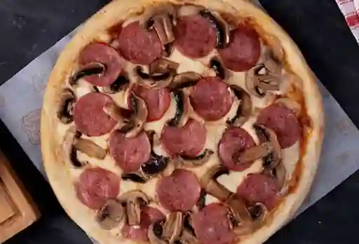 Pizza Salami Champiñones