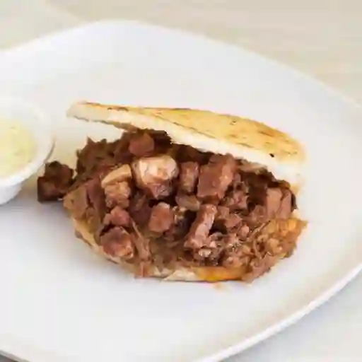Arepa De Ropa Vieja Y Costilla