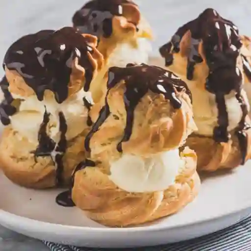 Profiteroles Chocolate