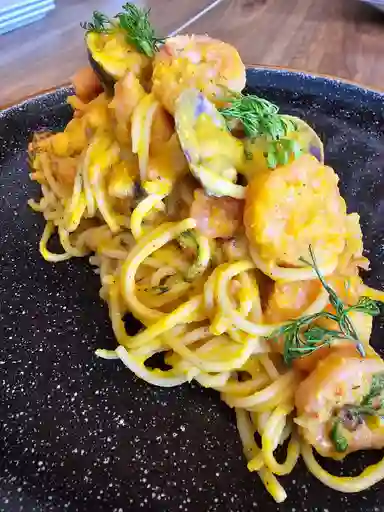 Pastas De Mariscos En Ají Amarillo