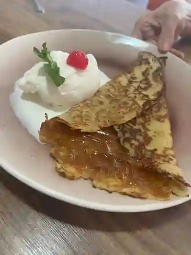 Crepe Con Arequipe Con Helado