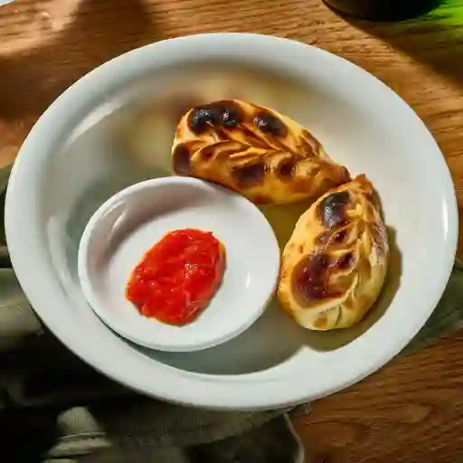 Empanada De Tomate Y Albahaca