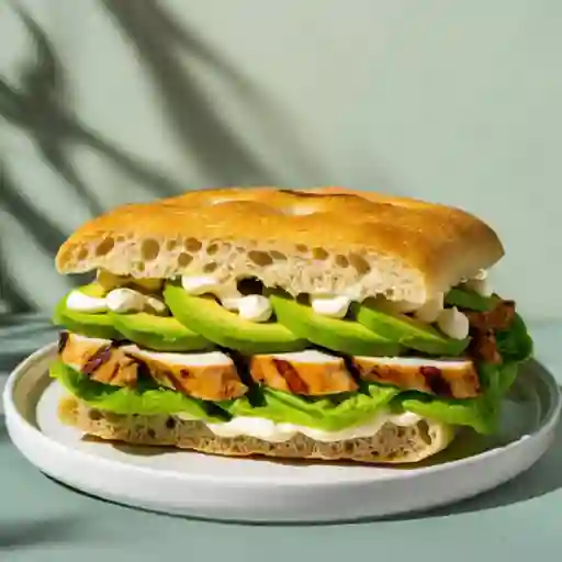 Sandwich De Pollo Y Aguacate