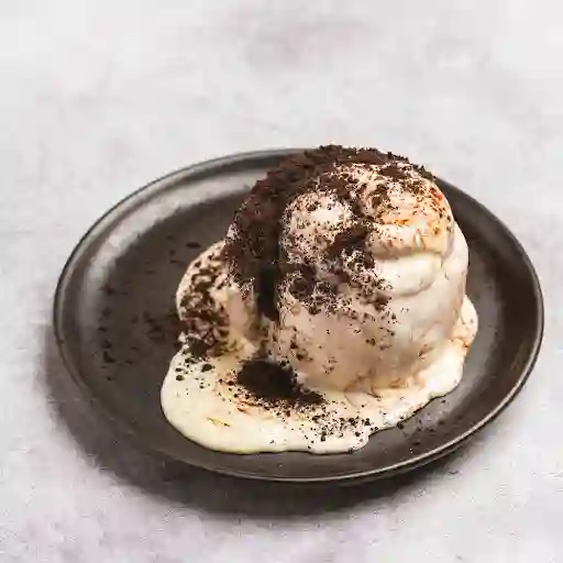 Cinnamon Roll Con Topping De Oreo