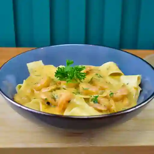 Pappardelle Alfredo Con Camarones