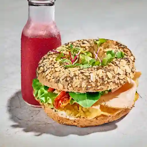 Turbo Bagel Pastrami De Pavo + Jugo