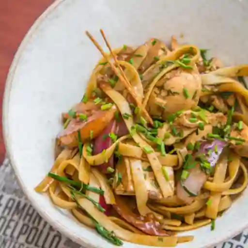 Tallarín Saltado De Pollo