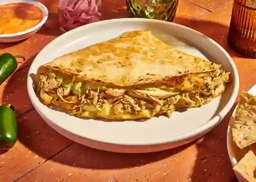 Quesadilla De Pollo En Salsa Verde