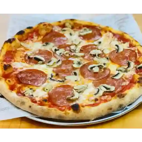 Pizza Pepperoni y Champiñón