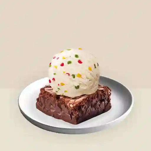 Brownie Con Helado De Chips De Colores