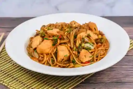 Medio Lo Mein de Pollo