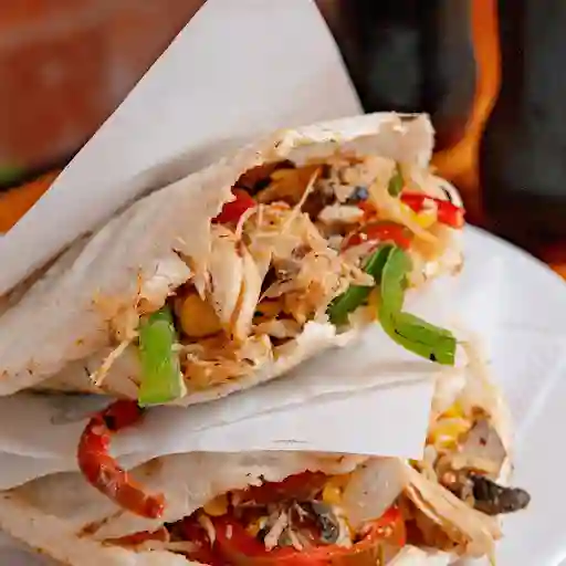 2 Arepa Fit Pollo, 2 Coca Cola Zero