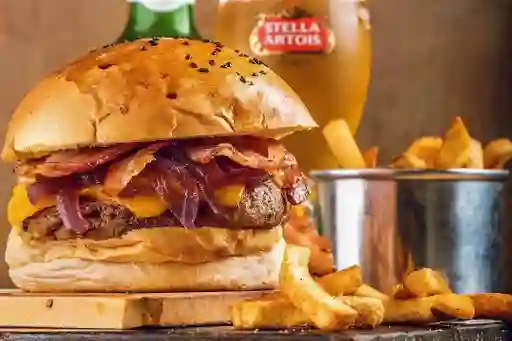 Hamburguesa, Papas & Coca Cola